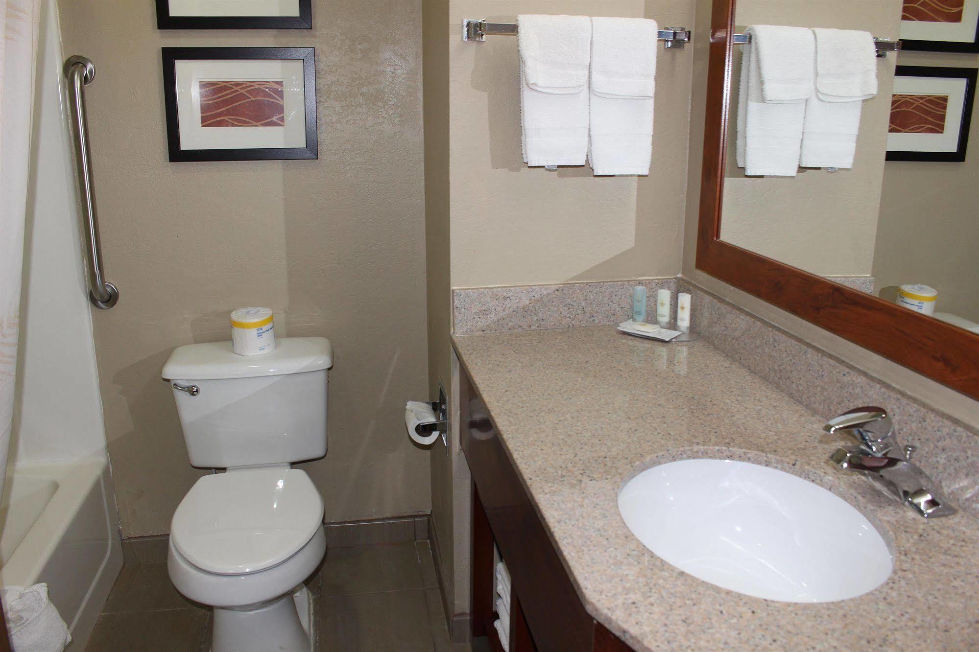 Comfort Inn Grain Valley Esterno foto